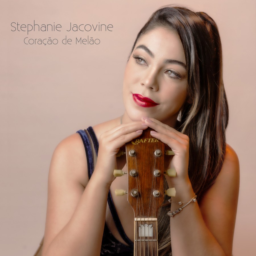 Stephanie Jacovine integra a nova geração da MPB